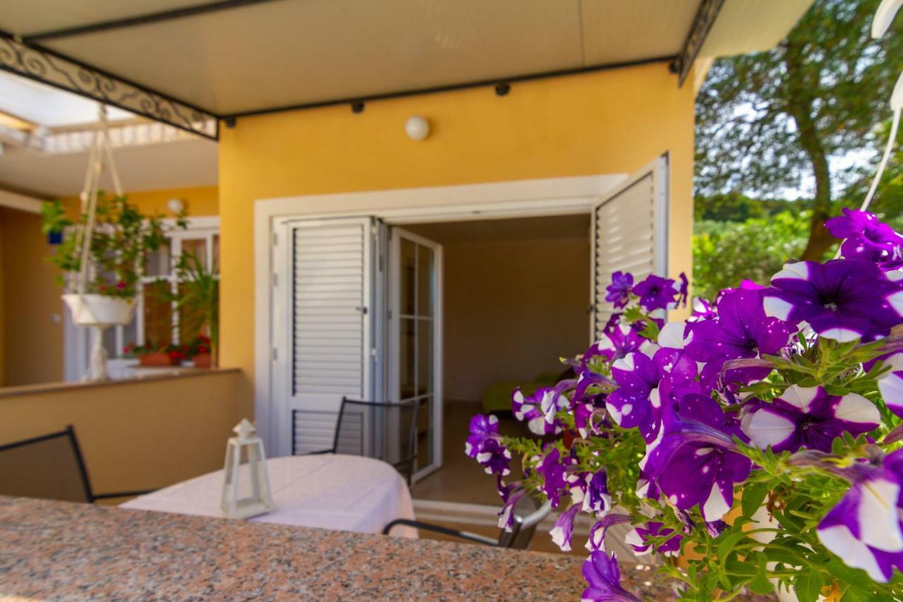 Apartman Haus Maja Banjol Exterior photo